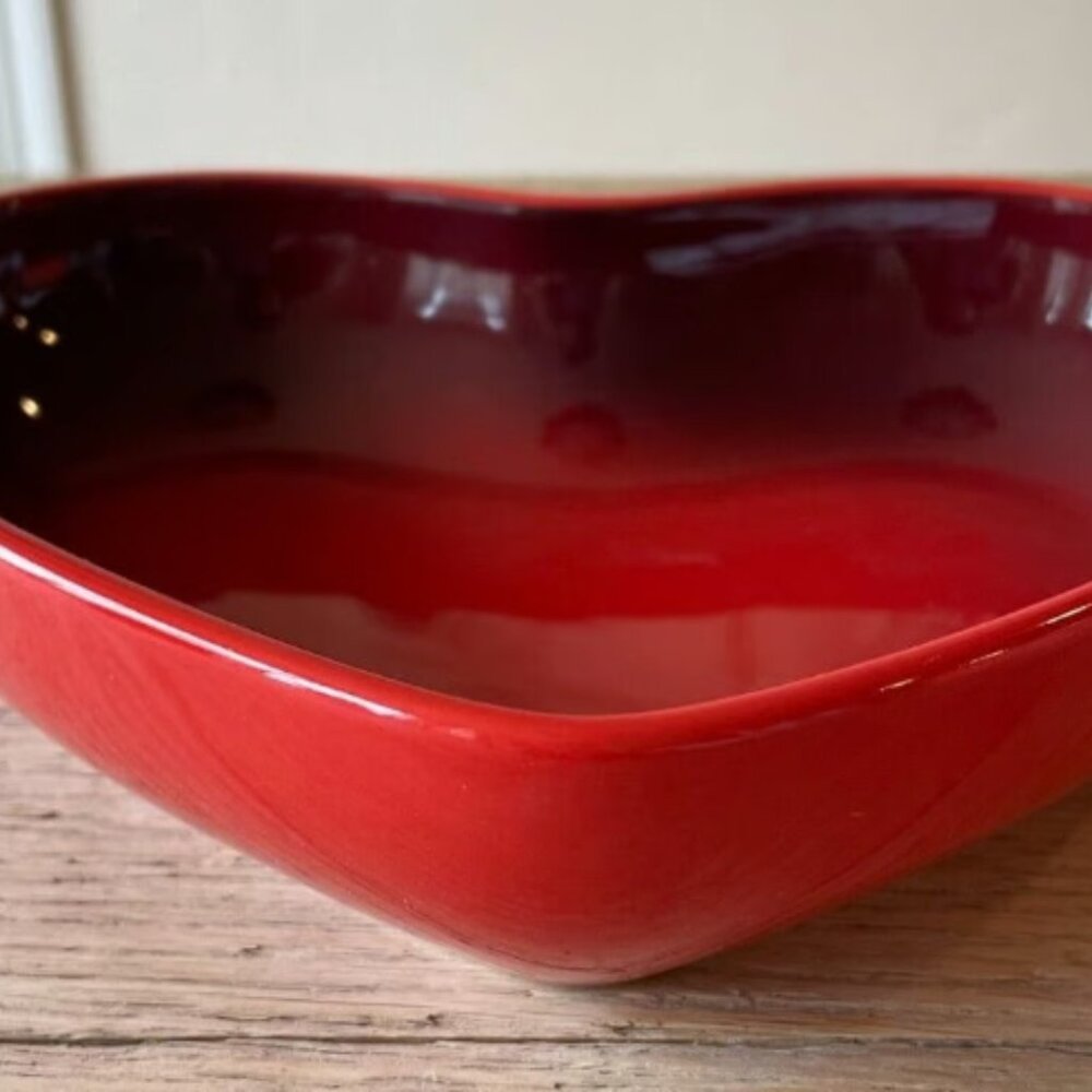 Le Creuset Stoneware Seoul 22 oz 650 ml Sphere Heart Bowl Cerise Cherry Red NEW - Picture 5 of 10